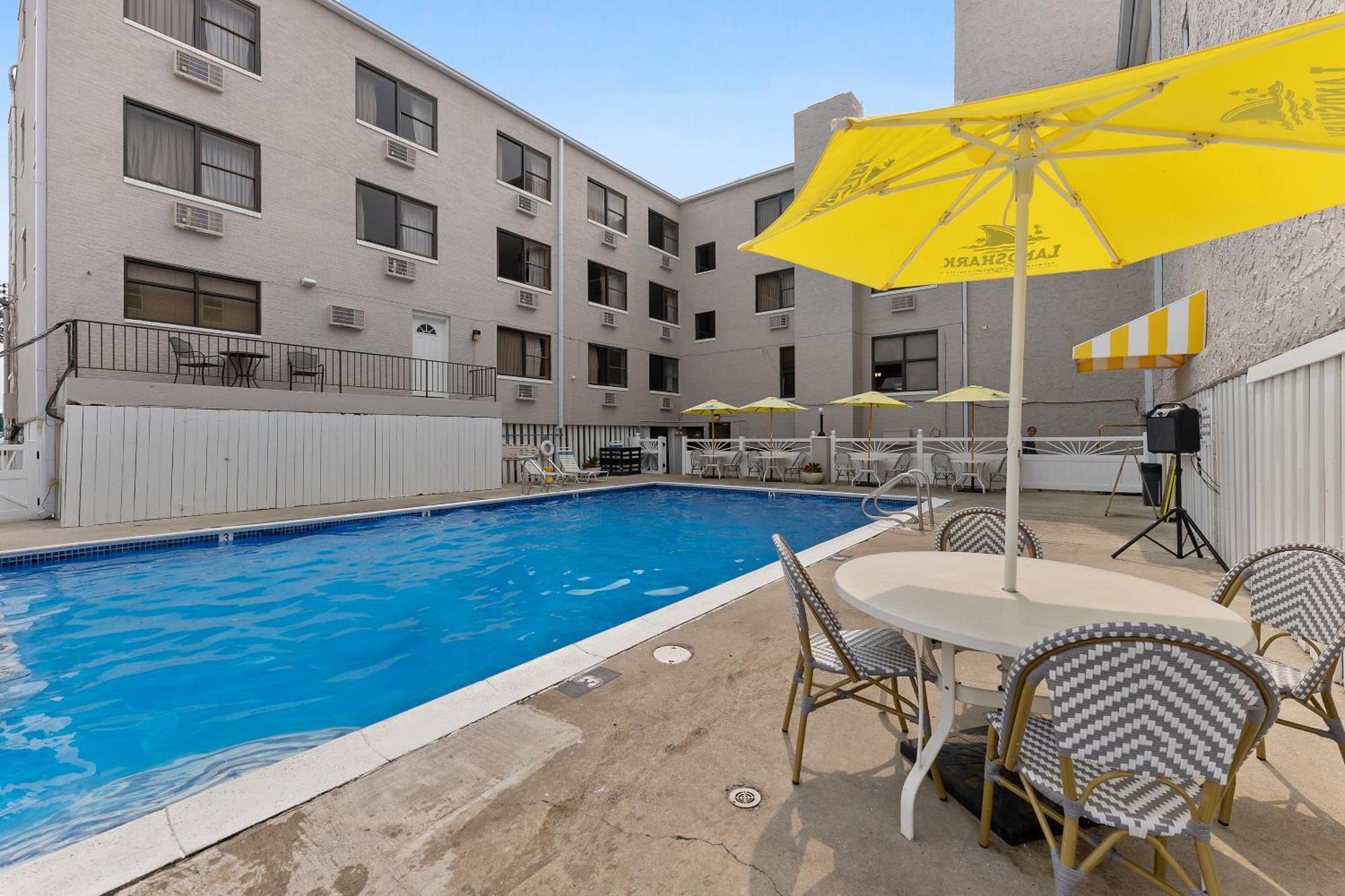 Oceanic Hotel & Barefoot Tiki Bar Wildwood Bagian luar foto