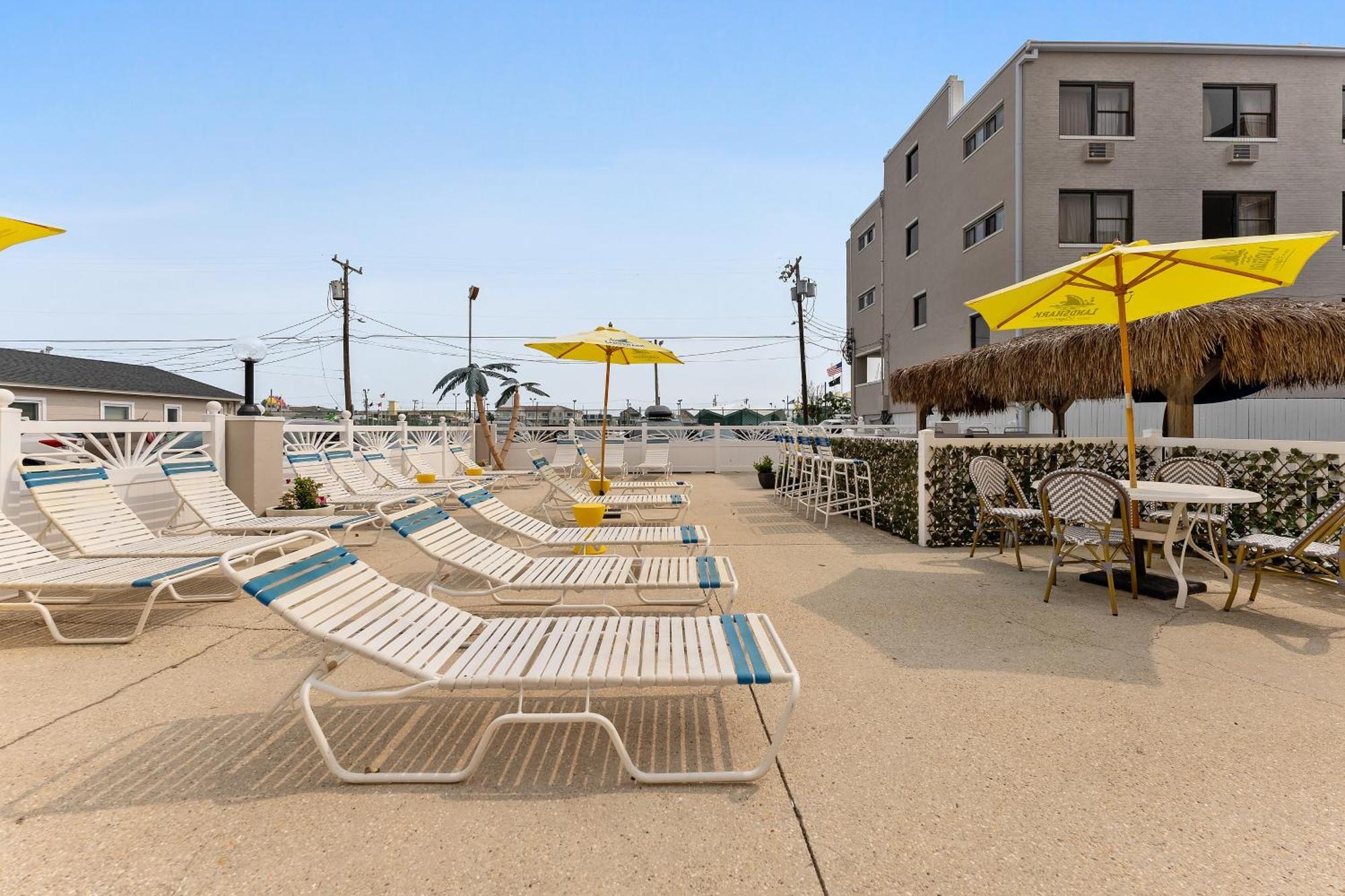 Oceanic Hotel & Barefoot Tiki Bar Wildwood Bagian luar foto