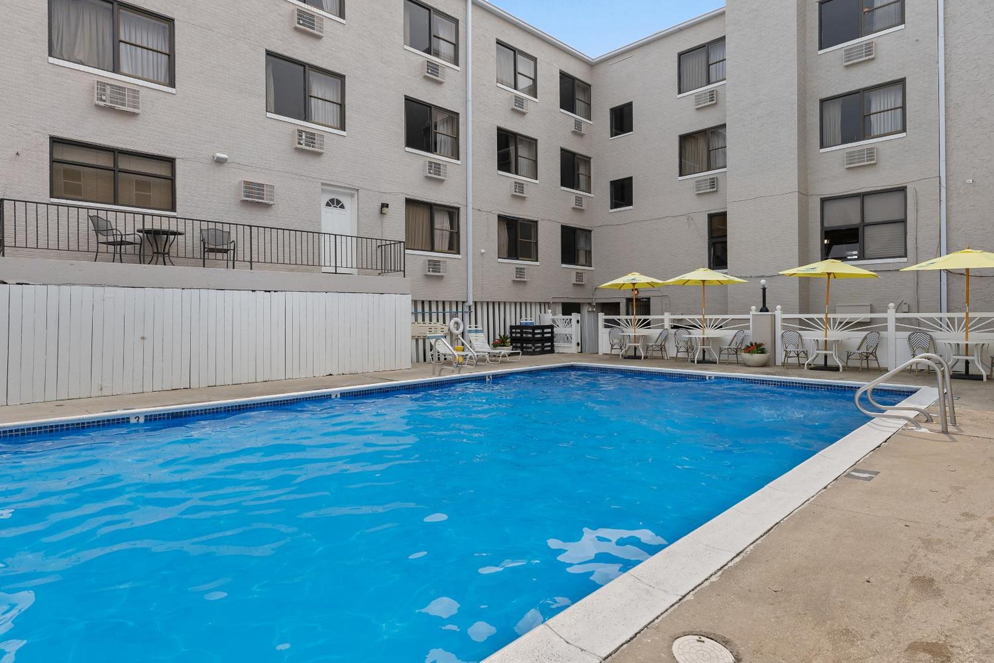 Oceanic Hotel & Barefoot Tiki Bar Wildwood Bagian luar foto