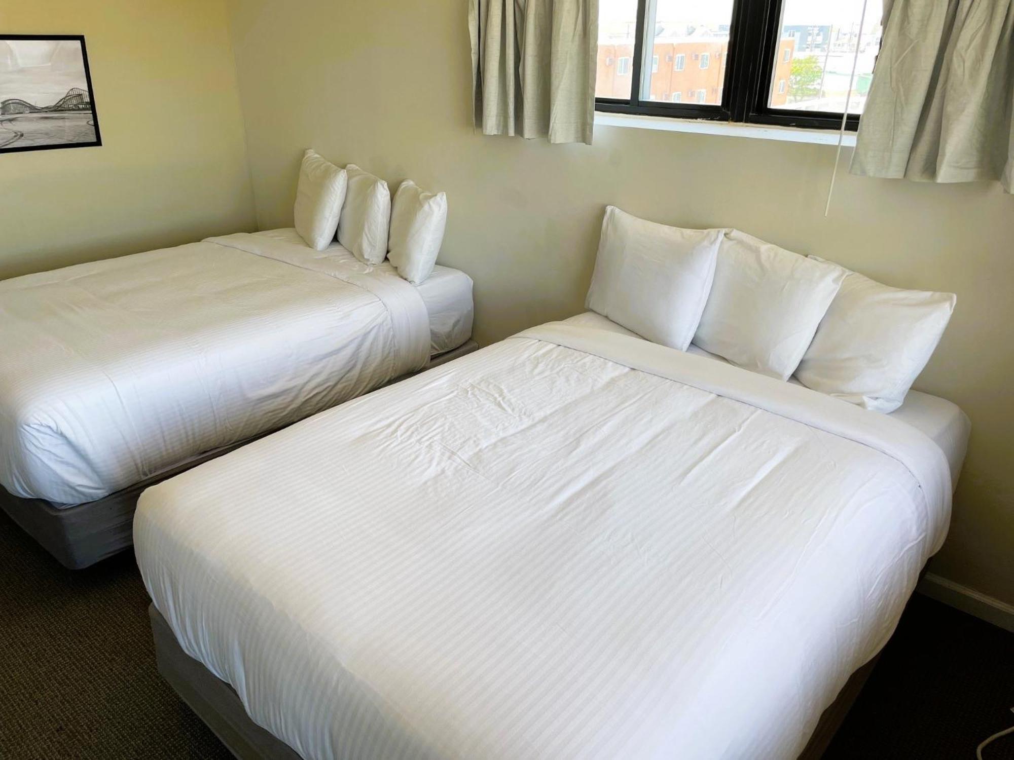 Oceanic Hotel & Barefoot Tiki Bar Wildwood Ruang foto