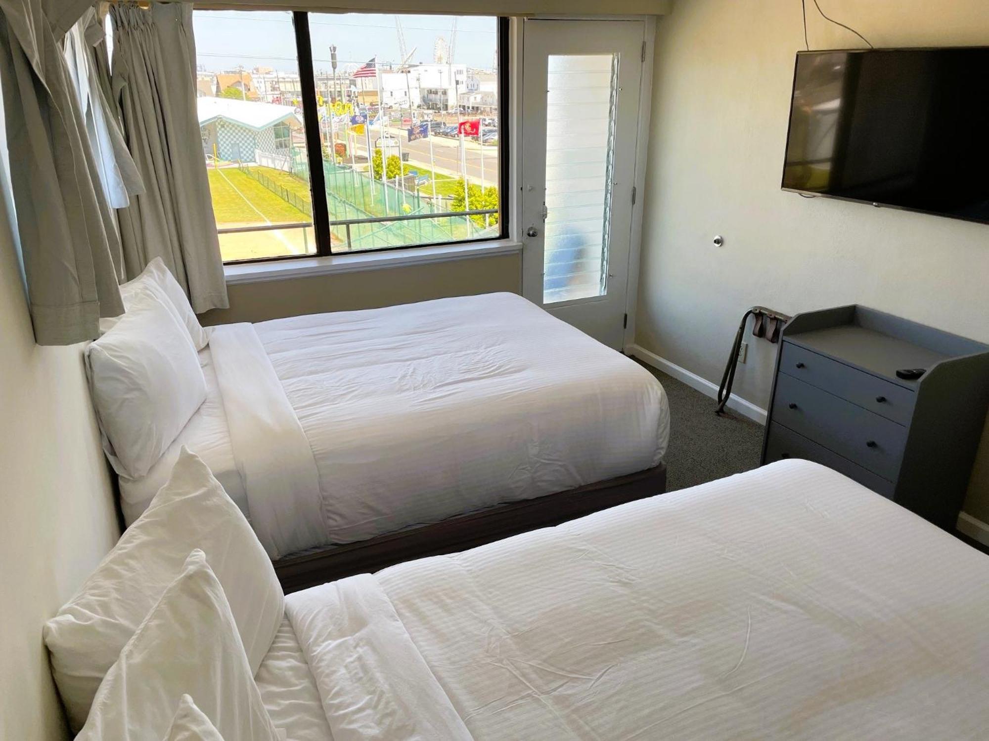 Oceanic Hotel & Barefoot Tiki Bar Wildwood Ruang foto